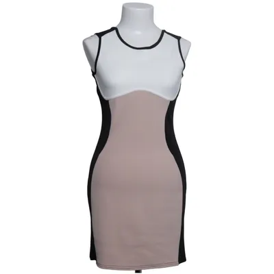 Klänning (Svart, Vit, Beige) från Evita