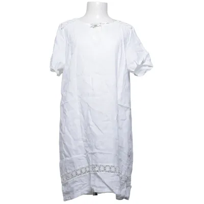 Robe (Blanc) de Eight Lin