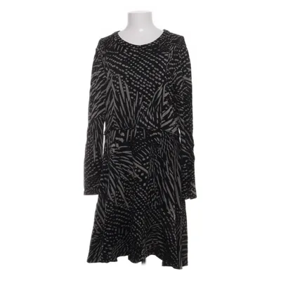 Robe (Noir, Blanc) de Isabel de Pedro