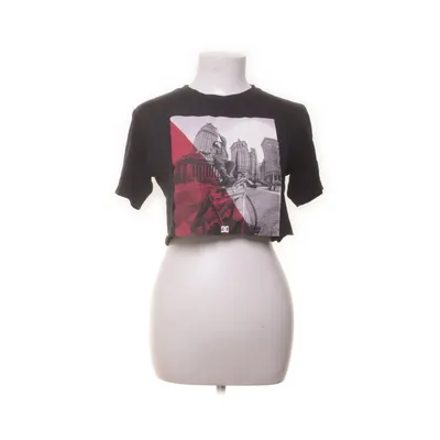 Crop top (Svart, Vit, Röd) från DC Shoes