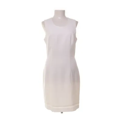 Robe (Blanc) de Intense Polyester