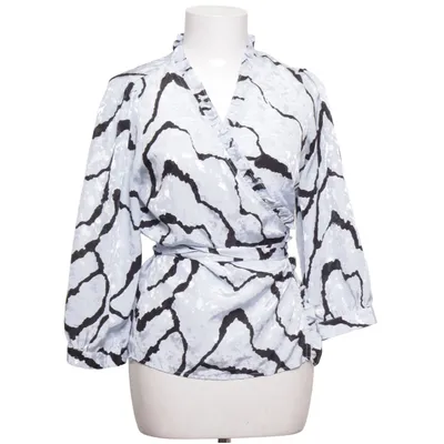 Blouse lavallière (Bleu, Noir, Blanc) de Gestuz