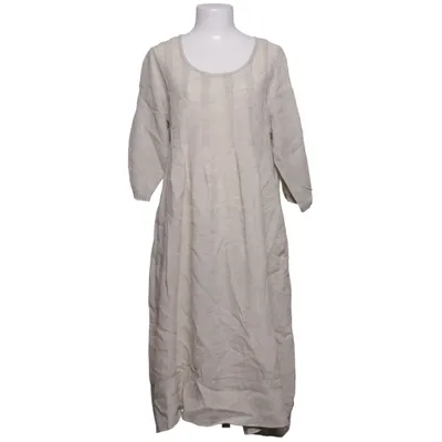Robe (Beige) de McVerdi Lin