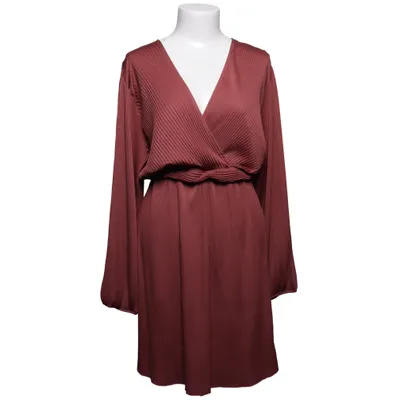 Slå-om-kjole (Pink) fra About You Polyester