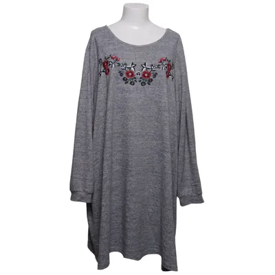 Tunic (Gray, Red) from Janina Curved