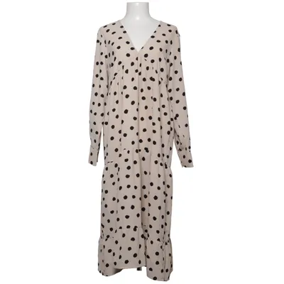 Maxi dress (Beige, Black) from Pretty Lavish Polyester