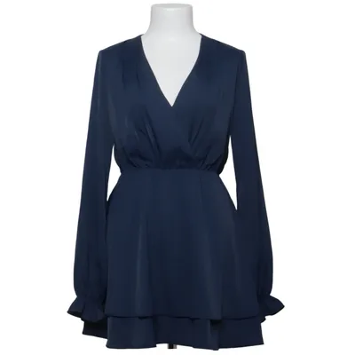 Tunique (V-Neck Tied Front Flowy Dress) de Donna Romina x NA-KD Polyester