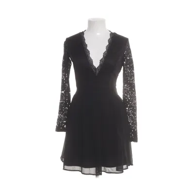 Cocktailklänning (Scalloped Lace Prom Dress) från NLY Trend Elastan, Polyamid, Polyester