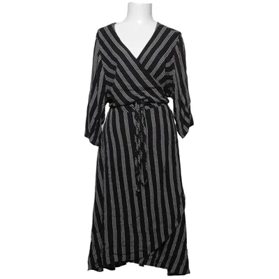 Slå-om-kjole (Sort, Hvid) fra XLNT by KappAhl Viscose