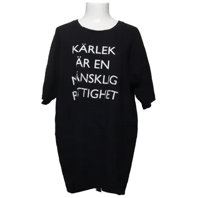 T-shirt (Black) from Neutral