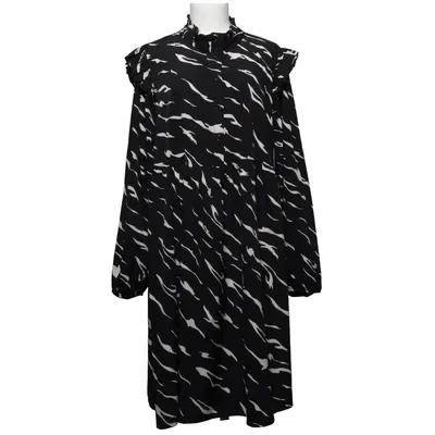 Dress (Black, White) from Pota Polyester