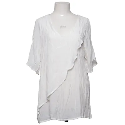 Top (zizzi, zizzi top, womens top, white top, blouse, tunic top, short sleeve blouse, flowy blouse, size m ruffle top, frill detail, layered top, asymmetrical hem, draped blouse, soft fabric, lightweight top, airy blouse boho style, boho chic, romantic style, feminine look, soft aesthetic, cottagecore, airy outfit, relaxed fit minimalist style, clean aesthetic, all white outfit, neutral tones, timeless fashion, simple outfit, effortless style y2k fashion, 2000s style, 90s vibe, tiktok fashion, trending aesthetic, aesthetic outfit, clean girl aesthetic summer top, beach outfit, vacation style, casual chic, everyday wear, comfortable clothing, versatile piece) fra Zizzi Polyester, Viscose
