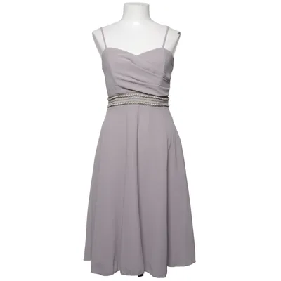 Robe de cocktail (Gris) de TFNC London