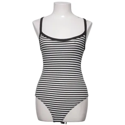 Body (Noir, Blanc) de Dilvin
