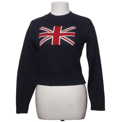 Sweater (Kort modell, flaggan stickad - ej tryckt) fra Suite Benedict Akryl
