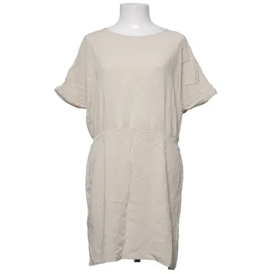 Robe (Beige) de Usha Viscose