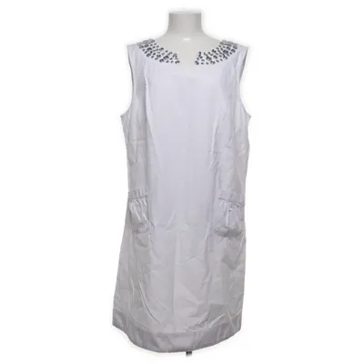 Robe (Blanc) de Vivien Caron