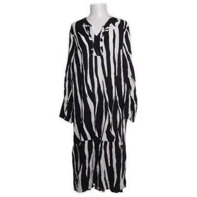 Klänning (Svart, Vit) från Vanting