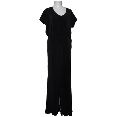 Byxdress (Svart) från NEU