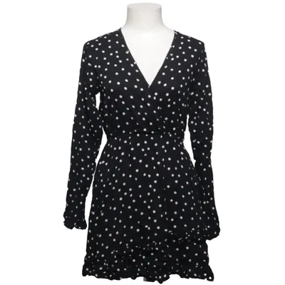 Robe (Noir, Blanc) de Linn Ahlborg x NA-KD Viscose