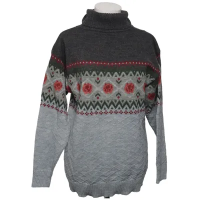 Turtleneck (Gray, Red, Green) from Company Acrylic, Wool