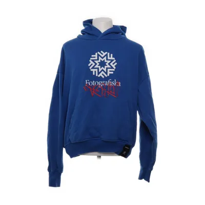 Huvtröja (Blå, Vit, Röd) från Archive Ekologisk bomull