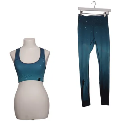 Ensemble de vêtements de sport (Wolf) de Dedoles Polyester recyclé