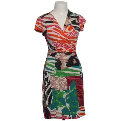 Wrap dress (DVF, Wrap Dress, Silk Dress, Jersey Dress, Vintage, Designer, Luxury, Timeless, Classic, Elegant, Feminine, Chic, Office Style, Workwear, Cocktail, Occasion Wear, Capsule Wardrobe, Quiet Luxury, Old Money, Parisian Chic, Effortless Chic.) from Diane von Furstenberg Vintage Silk
