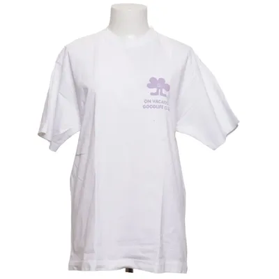 T-shirt (White) from On Vacation
