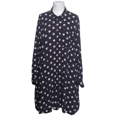 Blus (Svart, Vit) från Janina Curved