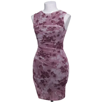 Klänning (Rosa, Vit) från Stradivarius Polyester