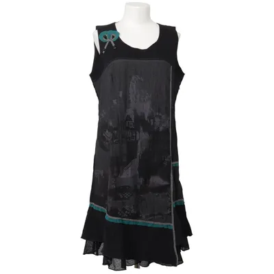 Robe (Noir, Gris, Bleu) de Armand Thiery
