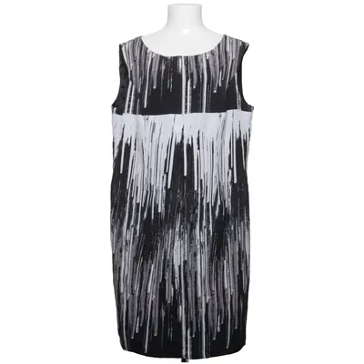 Robe (Noir, Blanc, Gris) de Evelin Brandt