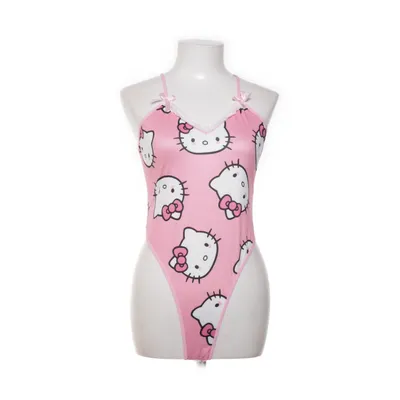 Body (hello kitty, sexy, pink, body, trending, tiktok, y2k, rock, heavy, metal, goth, skull, tiktok, y2k, trending, black, halloween, festival, street, dress, black, party, Y2k, trending, street, summer, jacket, bomber, style, festival, sport, gym, tiktok, doll, trending,street, dark, party, emo, goth, Hell, skull, playboy, santa, christmas, Boho, bohemia, bohemian, hippie, hippy, cosplay, vintage, retro, craft, yoga, yogi, steampunk ) Elastaan, Polyester