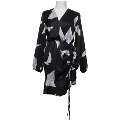 Robe portefeuille (Noir, Blanc) de Estee Brown