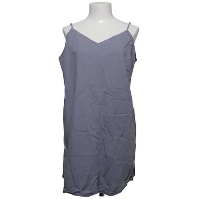 Slip (Gray) from Triumph