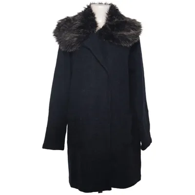 Kappa (Blå) från Paul Costelloe Akryl, Polyester, Ull