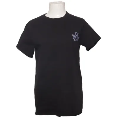 T-shirt (Black) from On Vacation Organic cotton