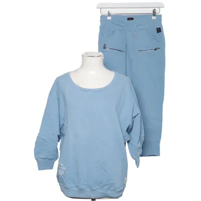 Tenue d'intérieur (Bleu) de Elias Rumelis