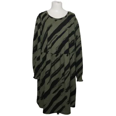 Klänning (Grön, Svart) från New Look Curves Elastan, Polyester