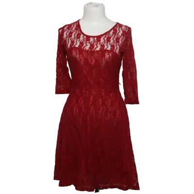 Robe (Rouge) de Fashion Collection