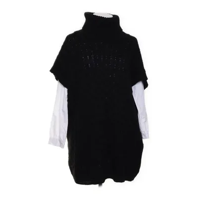 Turtleneck (Black, White) from Annika Acrylic