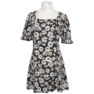 Klänning (Svart, Vit, Gul, Flerfärgad) från Influence Polyester