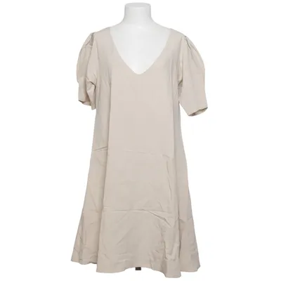 Robe (Beige) de Manda Lin, Viscose