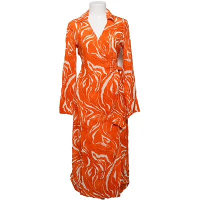 Wikkeljurk (Oranje, Wit) van Selected Femme Viscose