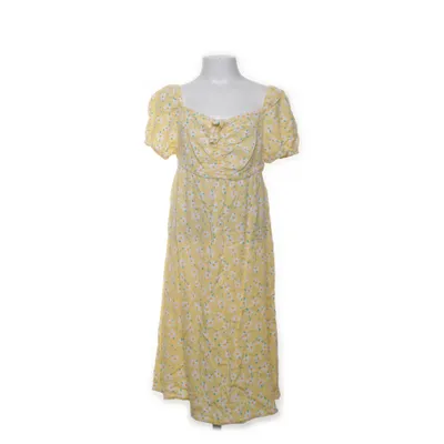 Klänning (Gul, Flerfärgad) från Cubus Viskos