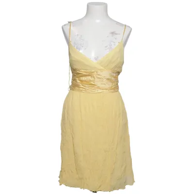 Robe portefeuille (Jaune) de Maggy London