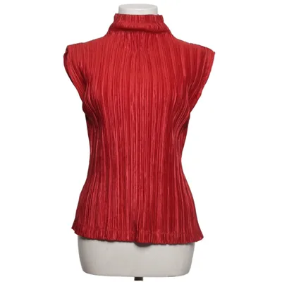 Haut (Rouge) de Issey Miyake