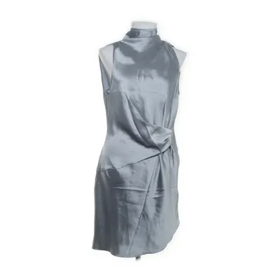 Jurk (Open Back Tie Detail Mini Dress) van Claire Rose x NA-KD Polyester
