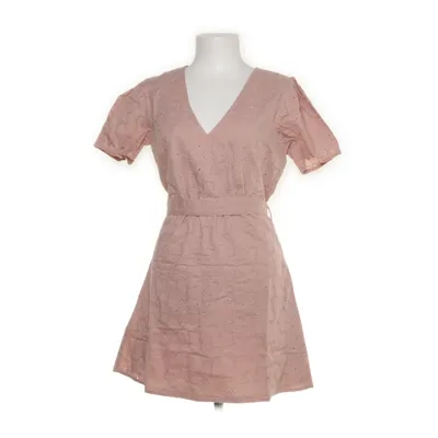 Klänning (V-Neck Tie Waist Anglaise Dress) från NA-KD Bomull